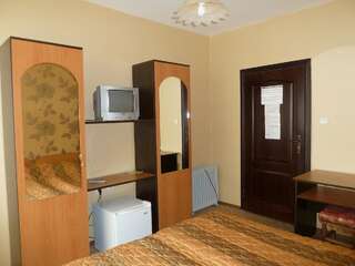 Гостевой дом Tarnovski Dom Guest Rooms Велико-Тырново Двухместный номер с 1 кроватью или 2 отдельными кроватями, общая ванная комната-11